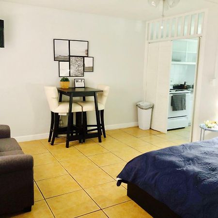 Petrina Studios Apartments By Sb Rental Properties بومبانو بيتش المظهر الخارجي الصورة