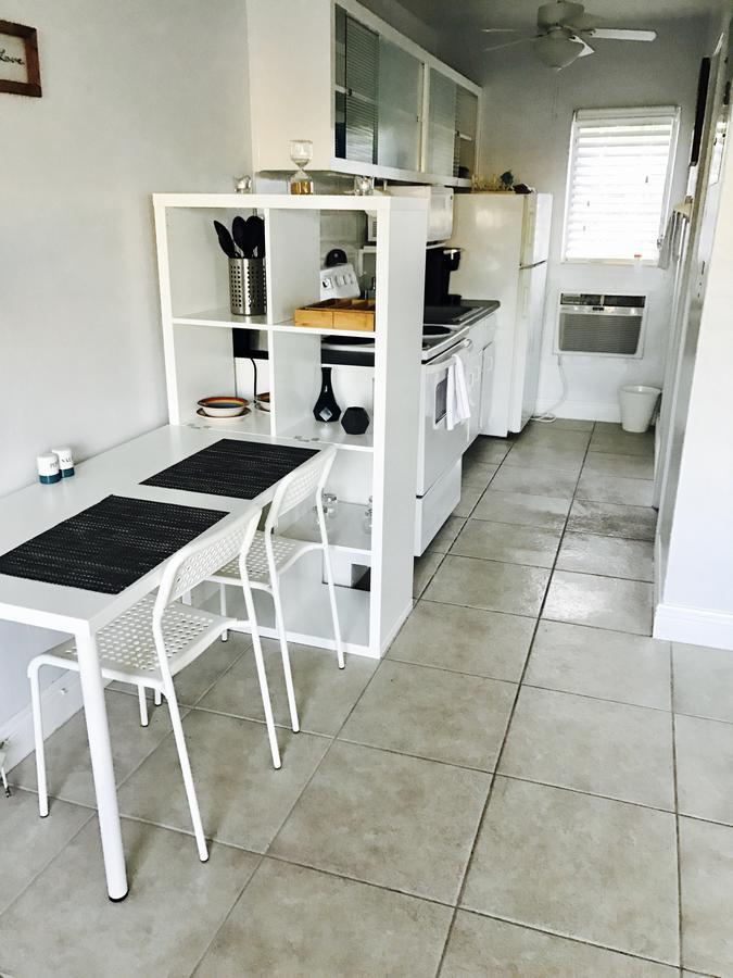 Petrina Studios Apartments By Sb Rental Properties بومبانو بيتش المظهر الخارجي الصورة